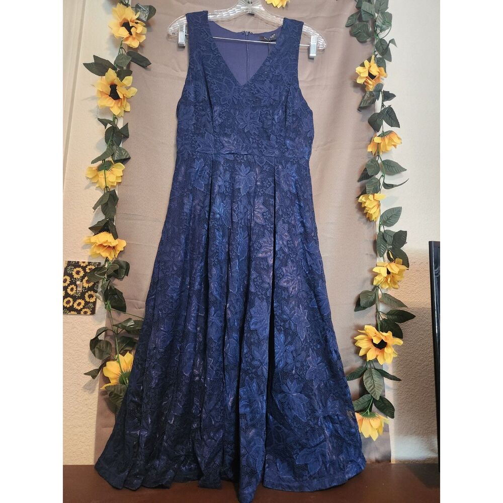 NWT Noctflos Navy Blue Floral Lace Midi Dress Sleeveless V-Neck Party Dress Size